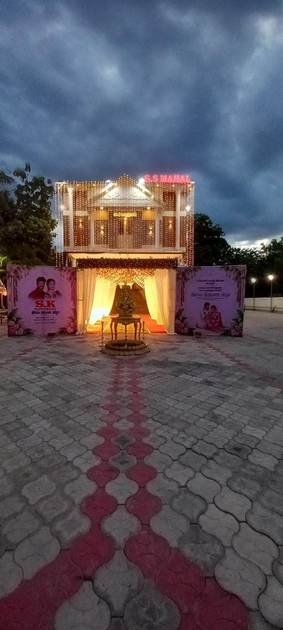 Facade under evening clouds at S.S Mahal