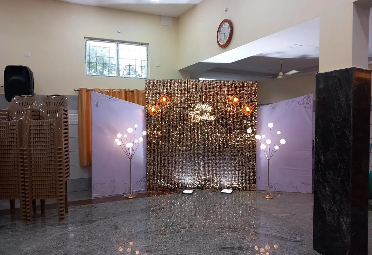 Sequin photo corner for guests